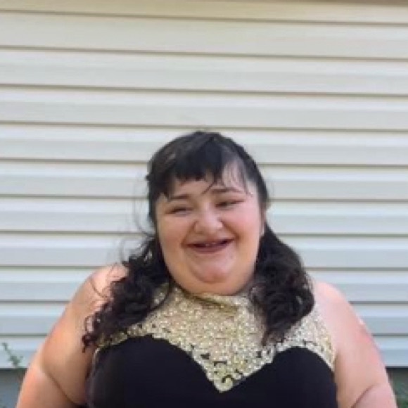 Meet your Posher, Hailey - Picture 1 of 1